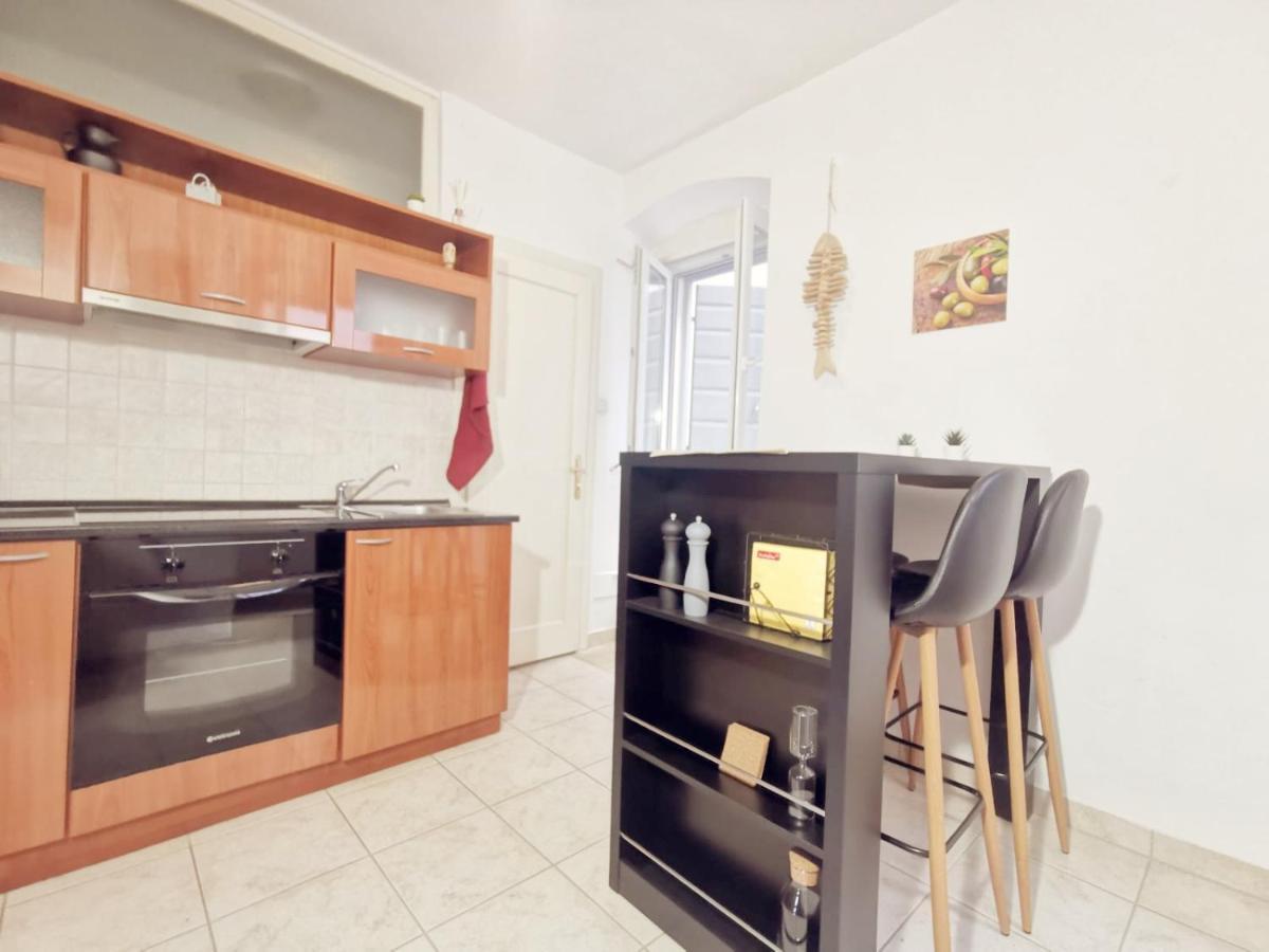 One Bedroom Apartment In The Old Town Split Bagian luar foto